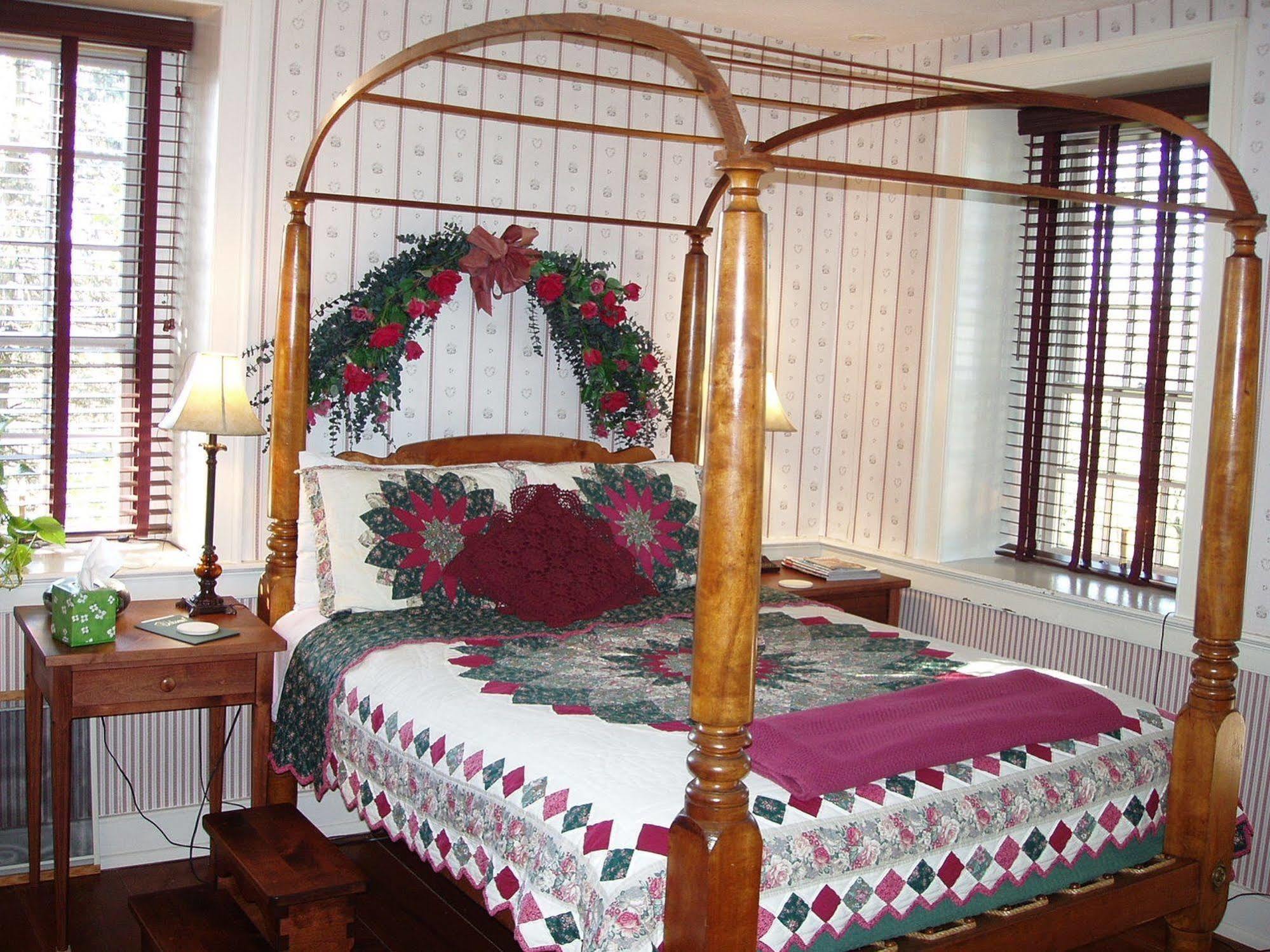 Brownstone Colonial Inn Reinholds Dış mekan fotoğraf